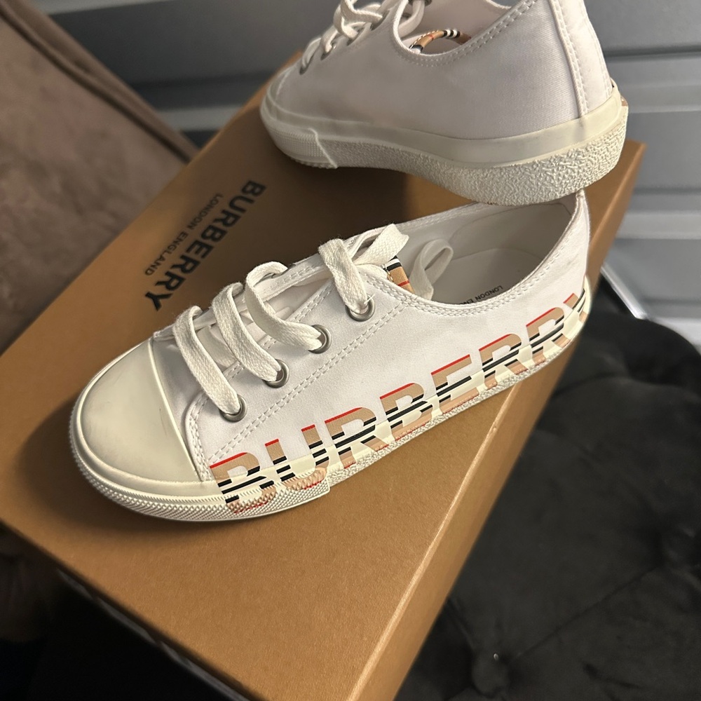 Burberry Kids Cream Logo Sneakers